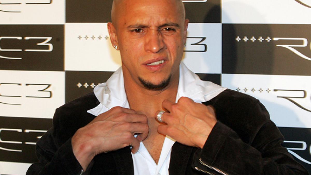 Roberto Carlos a semnat cu Anji Mahacikala