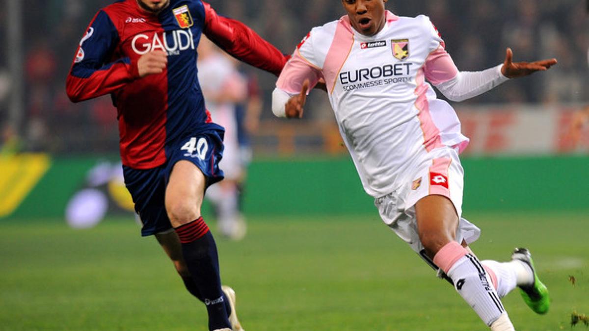 Un fotbalist de la Palermo, jefuit în plină stradă