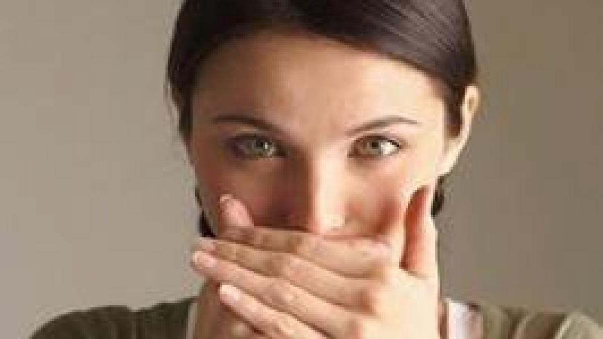 Vezi aici cum poţi scăpa de respiraţia urât mirositoare