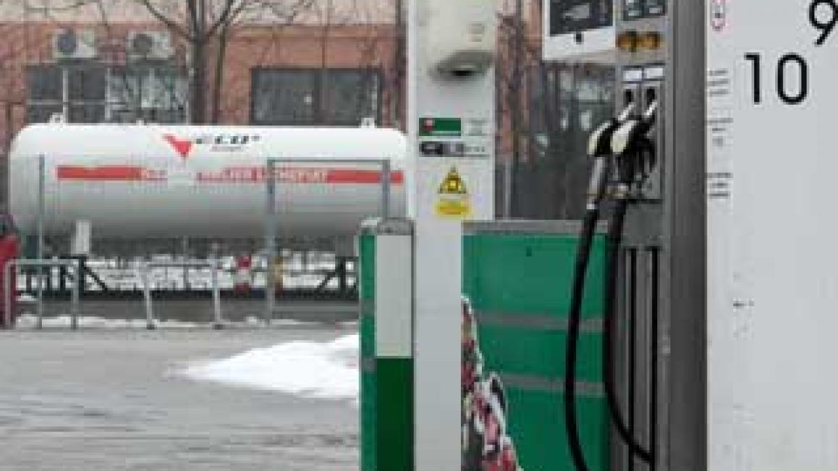 Benzina ar putea fi raţionalizată