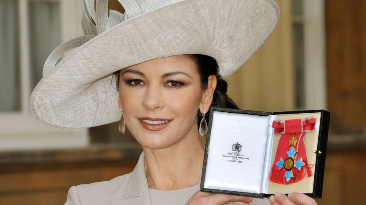 Catherine Zeta-Jones a fost numită Cavaler în serviciul Regatului Unit