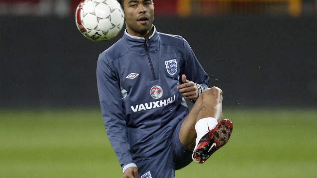 Ashley Cole a împuşcat un fan care asista la antrenamentul lui Chelsea
