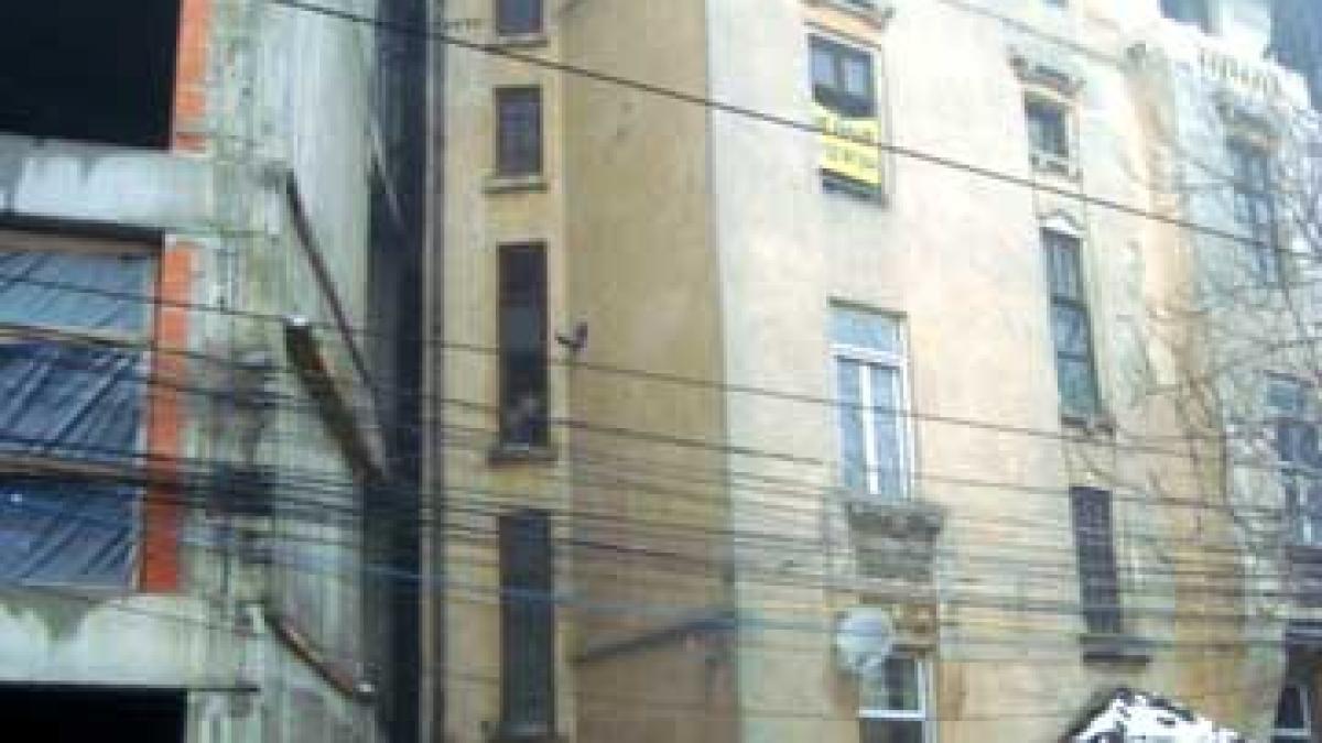 Falsuri grosolane sancţionate cu avertisment
