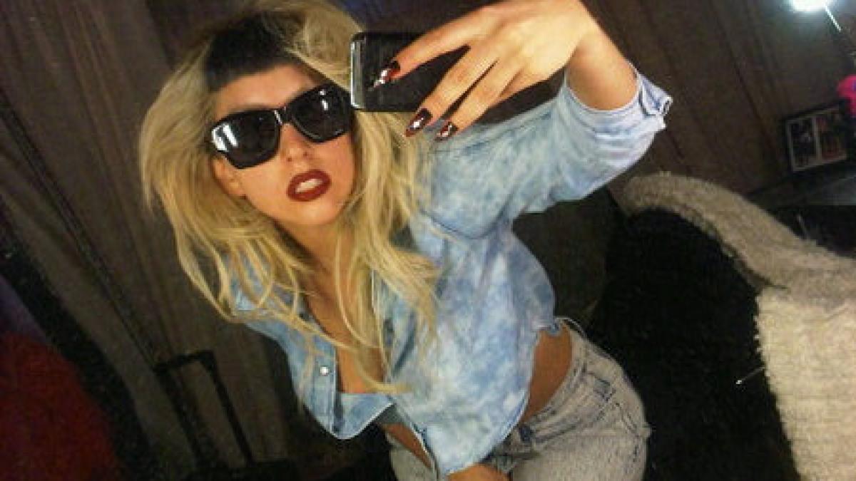 Lady Gaga se afişează cu un nou "monsterlook"