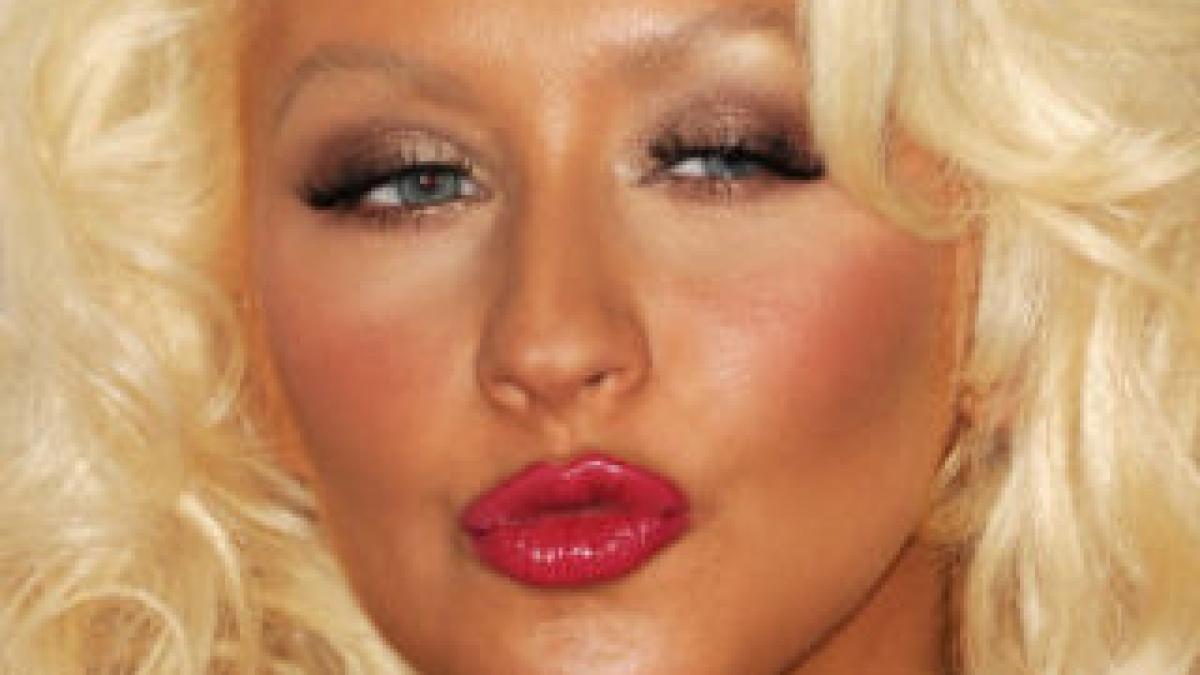 Christina Aguilera a petrecut noaptea în arestul poliţiei