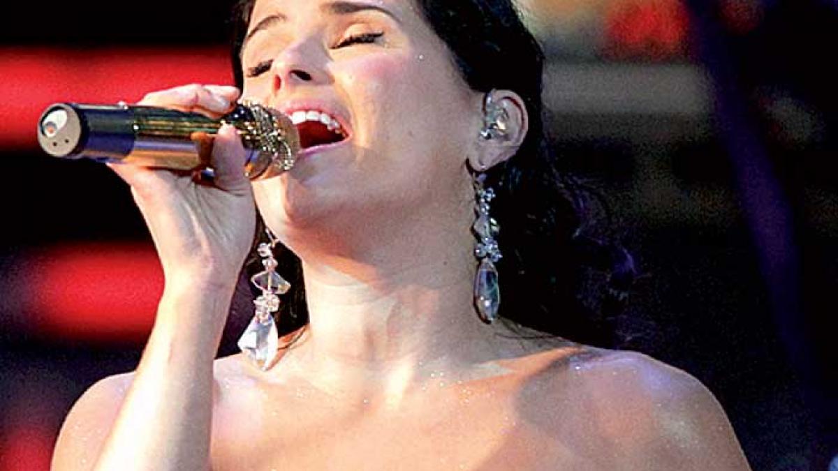 Nelly Furtado îşi spală păcatele