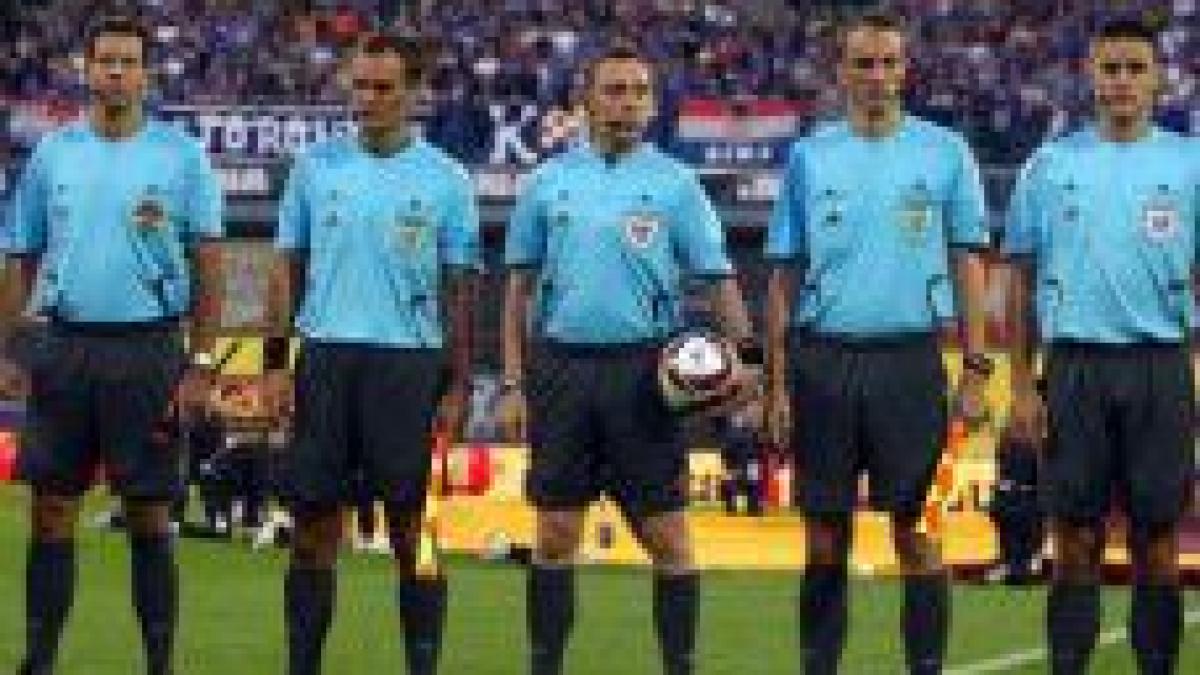 Meciurile de la Euro 2012 vor avea cinci arbitri