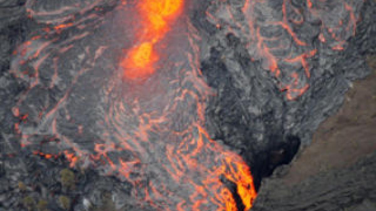 Erupţie spectaculoasă în Hawaii - video