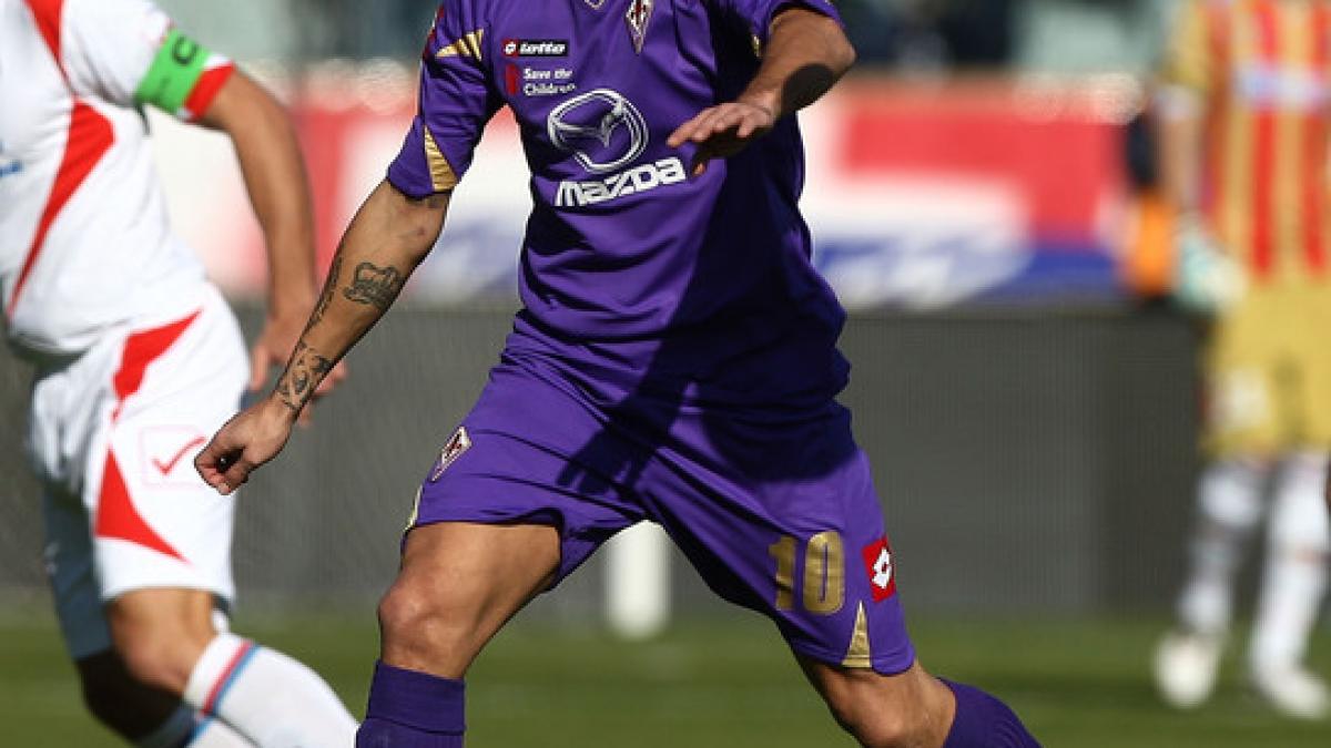 So Foot despre Mutu: "De la droguri, bătăi şi datorii, la un jucător strălucitor"