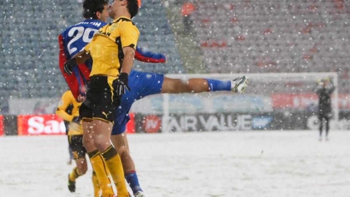 Steaua, amendată cu 10.000 de lei pentru bulgării aruncaţi de fani!