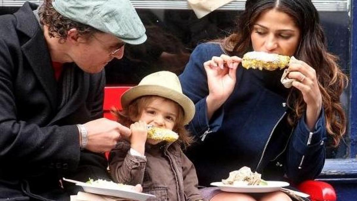 Sunt celebri, dar aleg să petreacă timpul liber asemenea oamenilor obişnuiţi