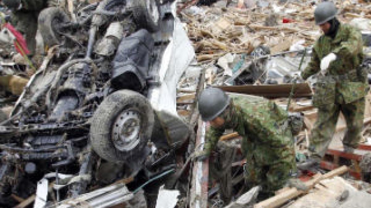 Miracol în Japonia: Doi supravieţuitori scoşi de sub ruine - video