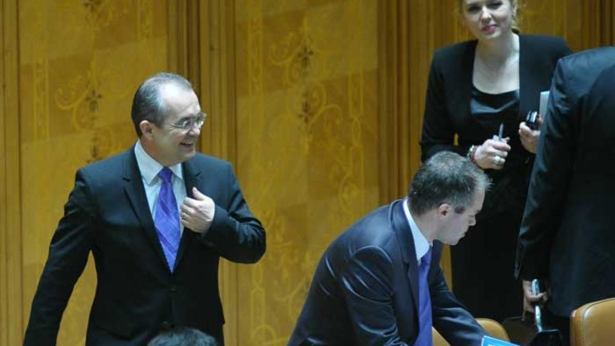 Guvernul Boc, acuzat ca e marioneta lui Viktor Orban
