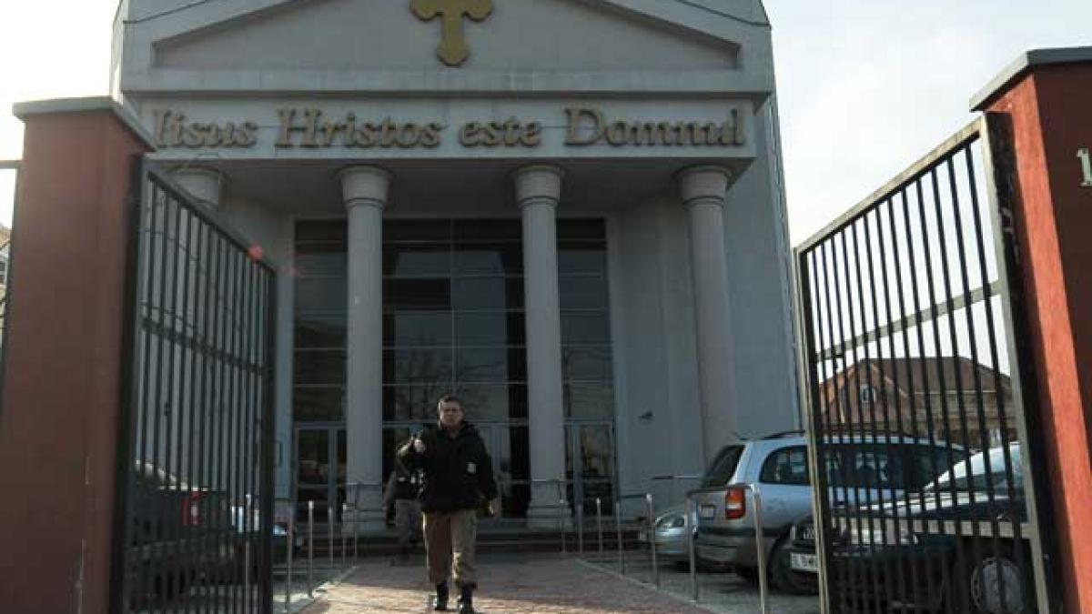 Gaşcă de penticostali, ghici escrocherie ce-i!