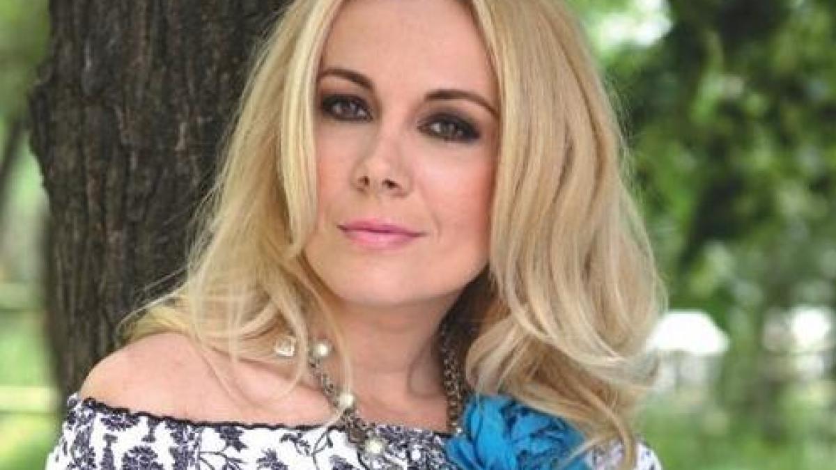 Dana Săvuică îşi lansează parfumul la Iaşi