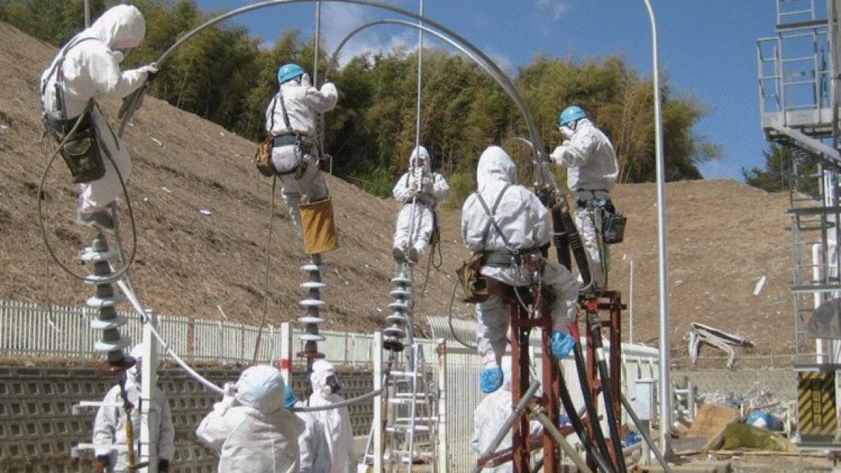 The Independent: "Sinucigaşii" de la Fukushima, plătiţi regeşte