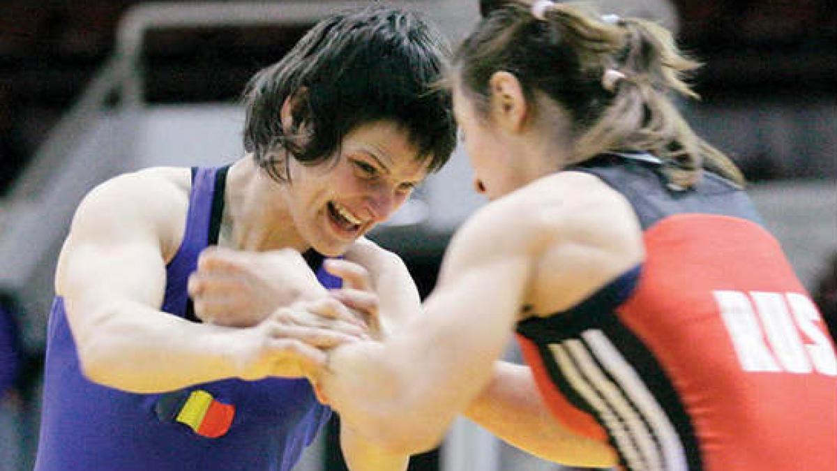 Estera Dobre, argint la CE de lupte. Cristina Croitoru a luat bronzul