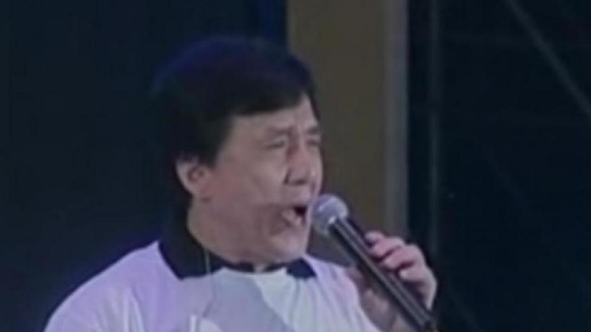 Jackie Chan cântă pentru sinistraţii japonezi (Video)