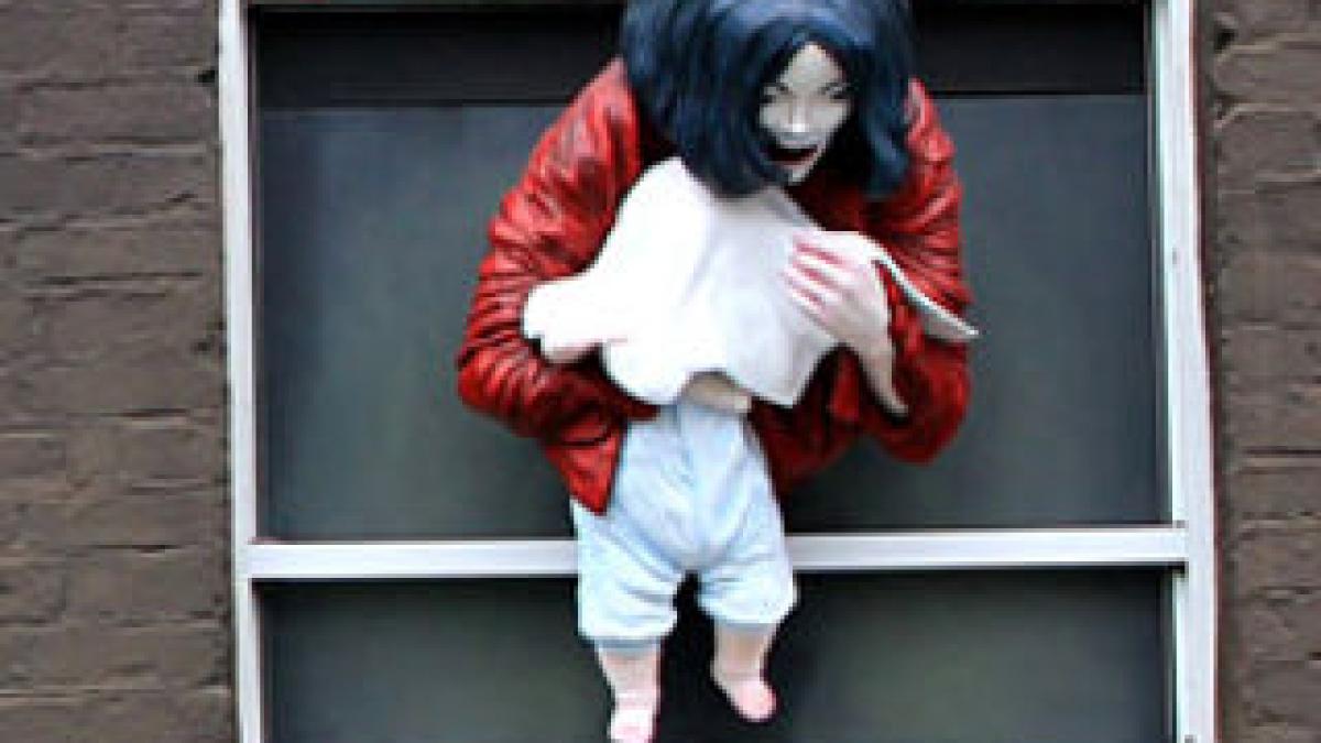 Fanii lui Michael Jackson, înnebuniţi de furie