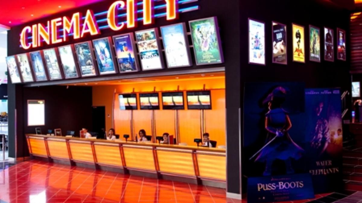 Tanti Elvira îşi deschide Multiplex...