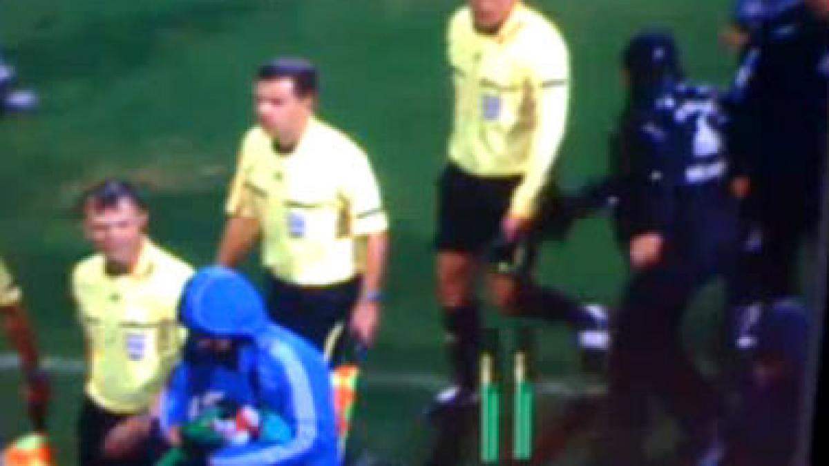 Arbitru lovit cu şutul în fund la Dinamo Kiev - Braga