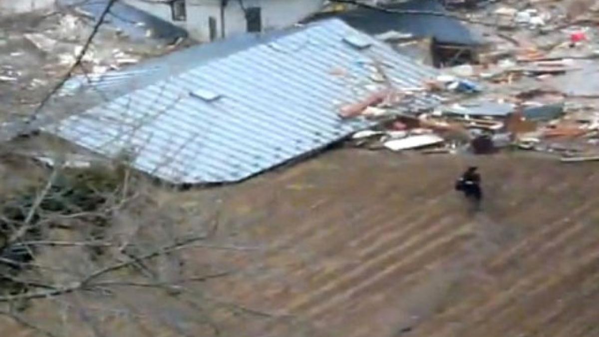 Noi imagini terifiante surprinse în timpul devastatorului tsunami din 11 martie - video