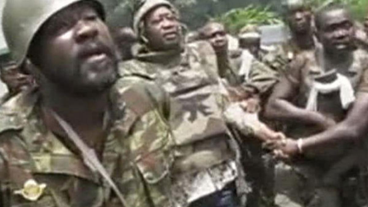 Imagini din momentul capturării preşedintelui ivorian Laurent Gbagbo – video