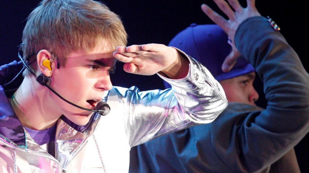 Justin Bieber, hărţuit peste măsură de paparazzi în Israel