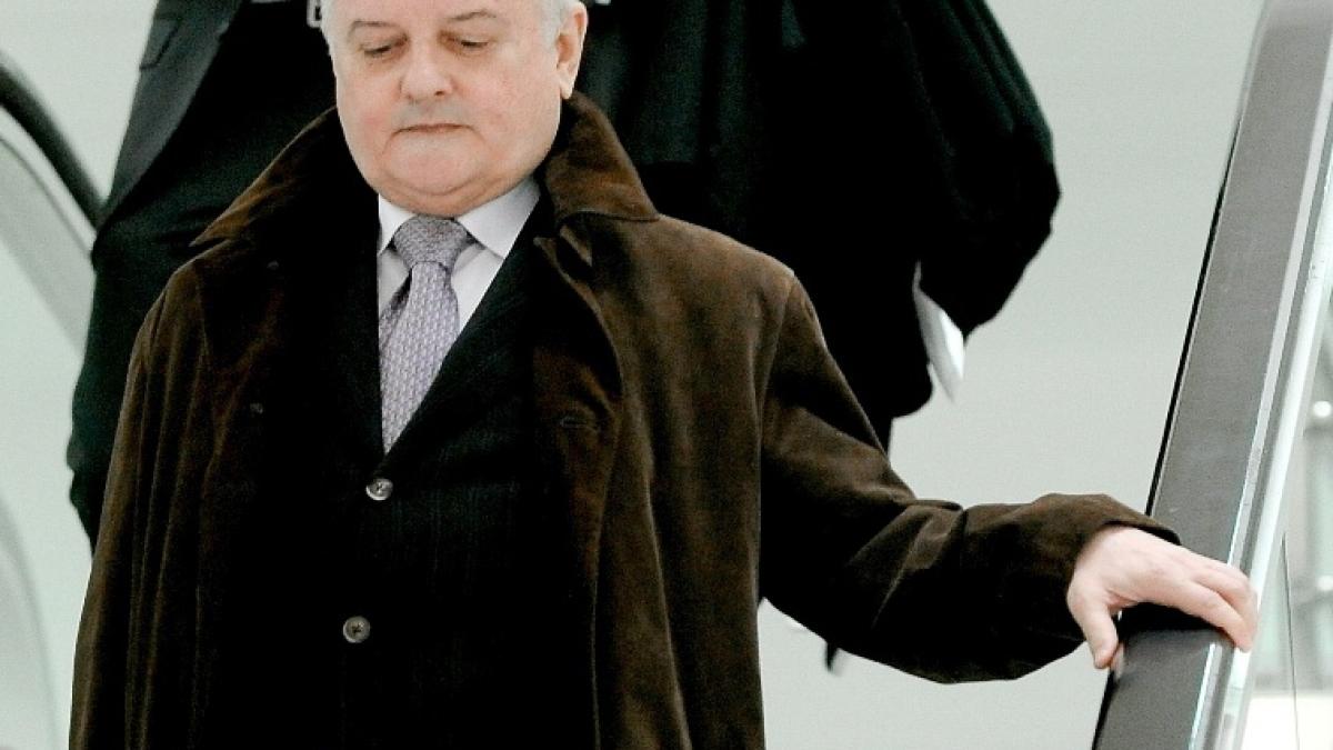 Poliţia a intrat în forţă la Izvorani. Monica şi-a luat copilul