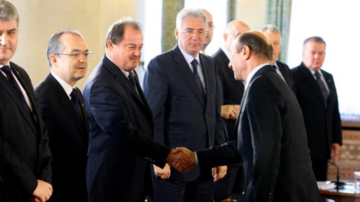Băsescu şterge pe jos cu Blaga