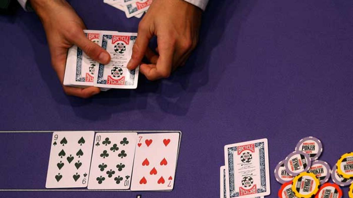 Poker online: închis în SUA, liber în România