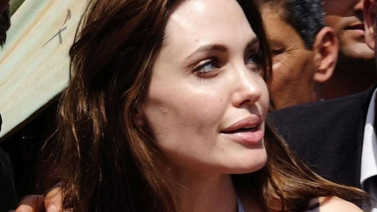 Angelina Jolie va fi imaginea Louis Vuitton