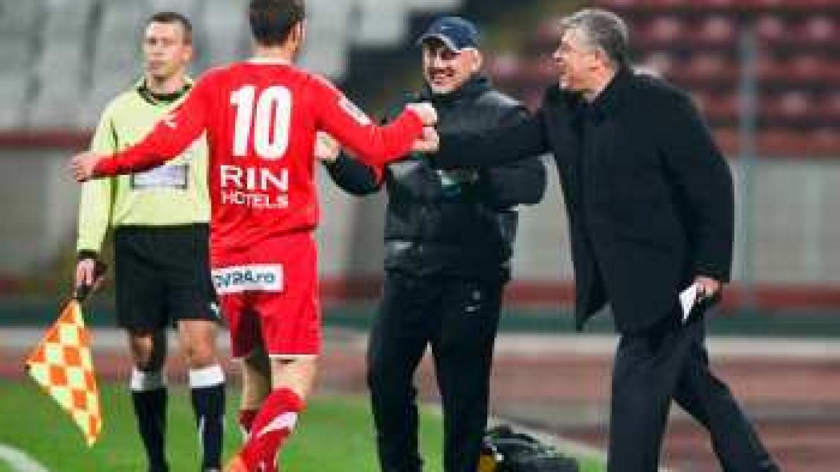 Andone o va antrena pe Dinamo şi în sezonul următor