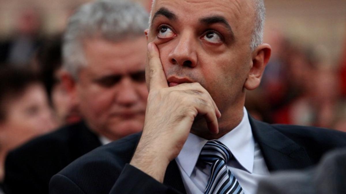 Raed Arafat, sufocat de o domnişoară în Senat