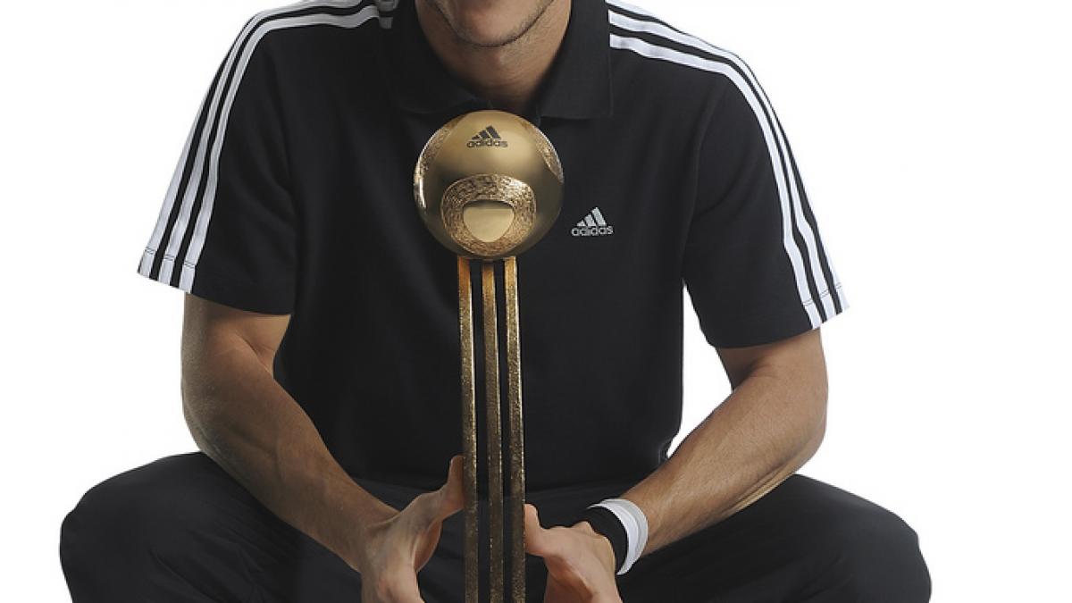 Forlan îşi vinde trofeul de MVP al CM 2010 pentru a se întreţine!