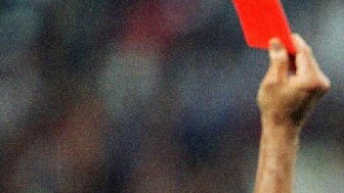 Protest neobişnuit: Arbitru urmărit 13 km cu maşina de jucători!