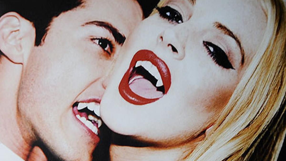 Lindsay Lohan s-a transformat în vampir, de dragul artei
