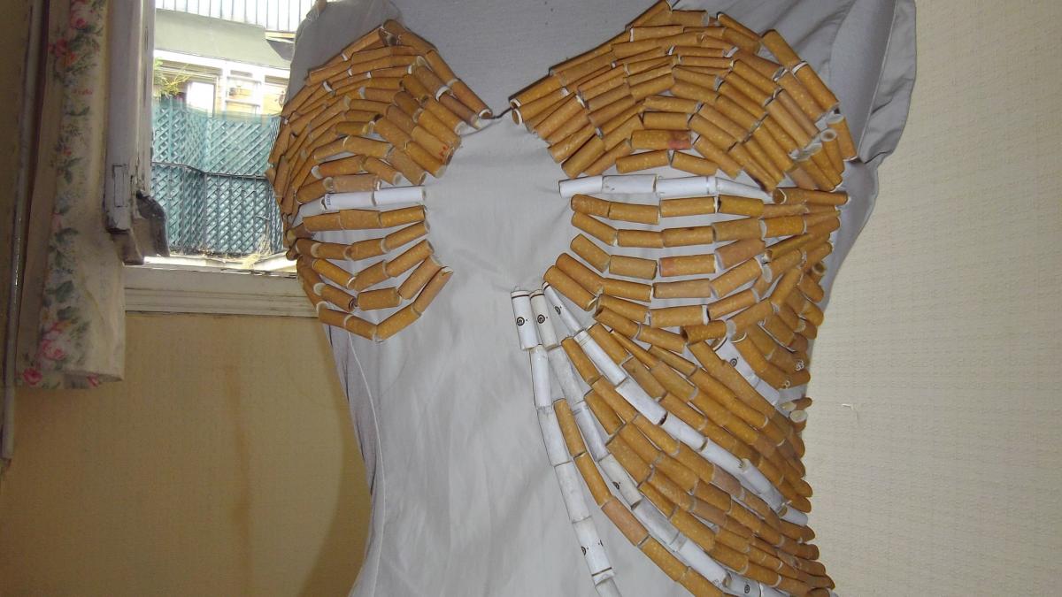 Ultima modă la francezi: rochia din chiştoace