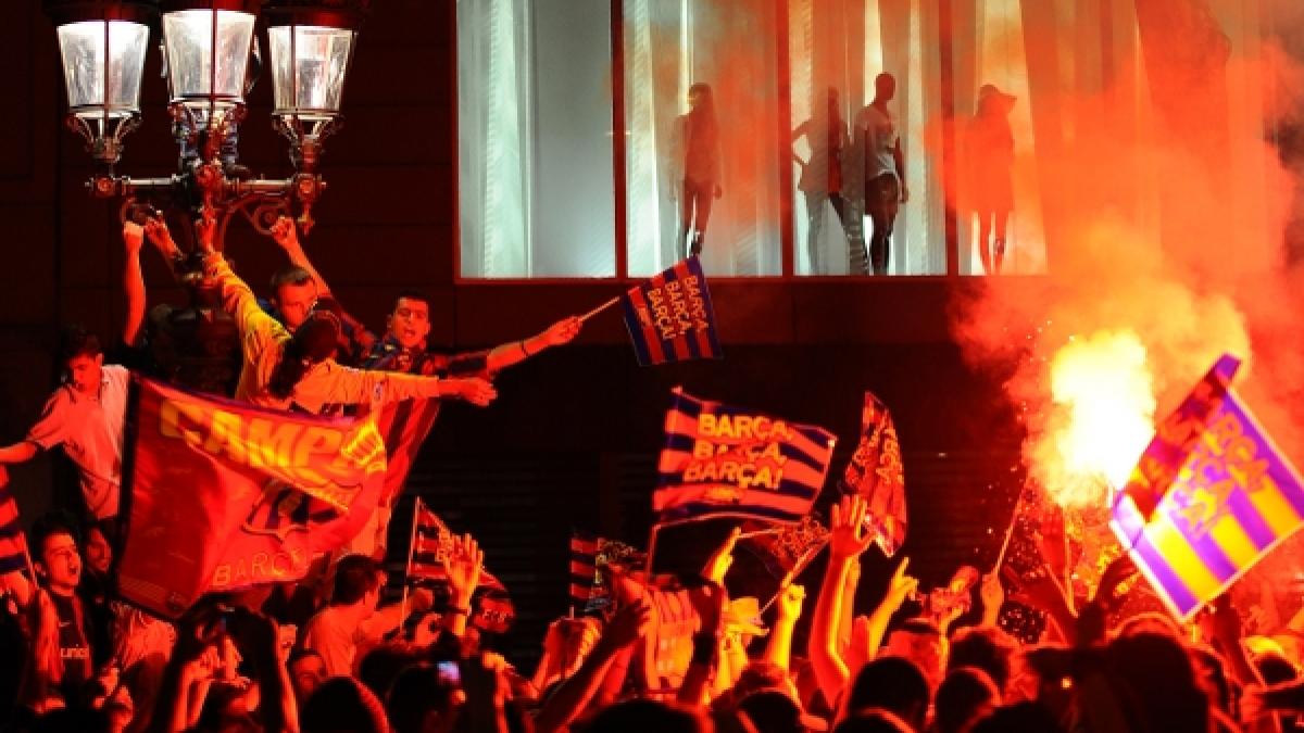 12.000 de catalani au sărbătorit pe străzi titlul cucerit de Barça!