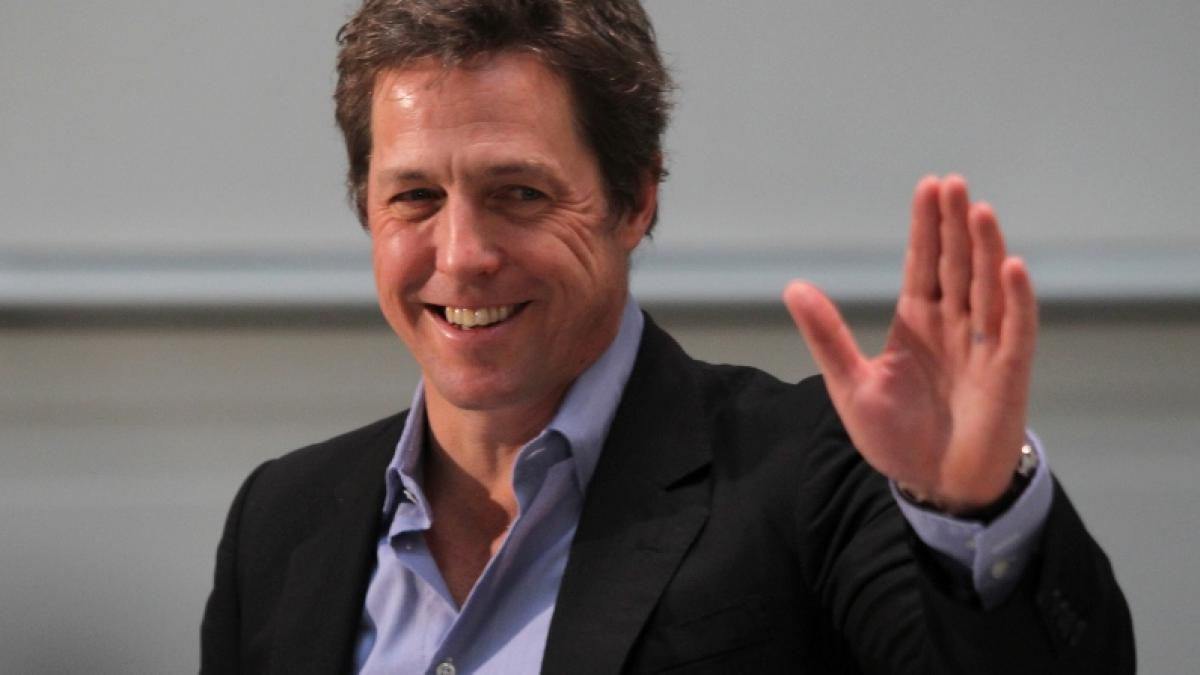 Hugh Grant a refuzat rolul lui Charlie Sheen din "Doi bărbaţi şi jumătate"