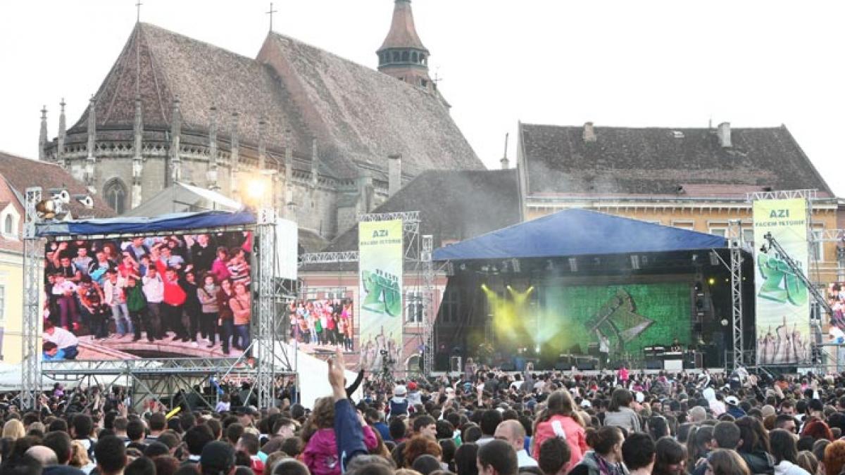 Karaoke cu 13.000 de Zuperfani.