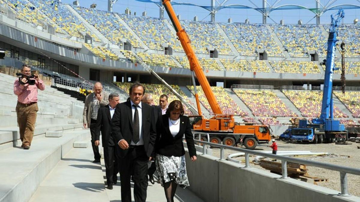Platini: "Stadion aveţi, vă mai trebuie echipă!".