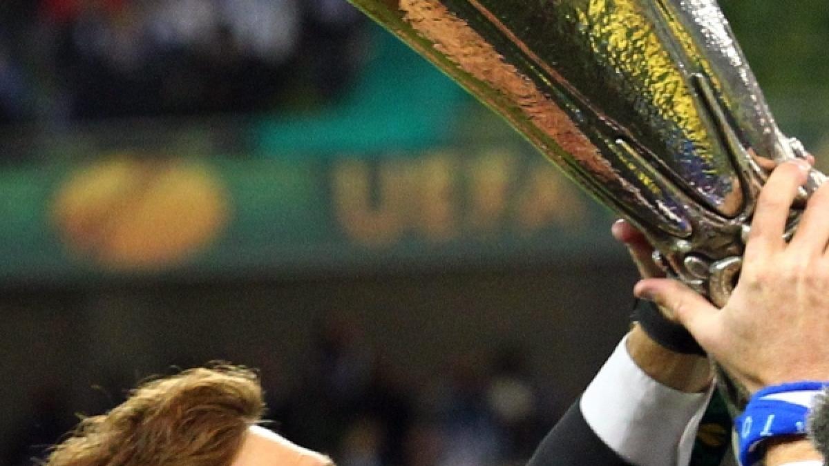 Villas-Boas, cel mai tânăr antrenor care câştigă o cupă europeană.