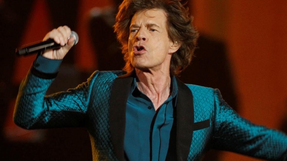 Mick Jagger cântă cu un grup nou.