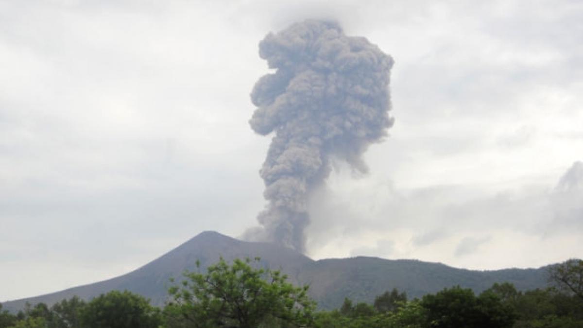 Erupţie vulcanică în Islanda - video.