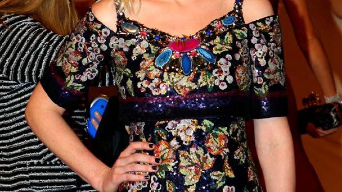 Gerard Butler către Kirsten Dunst : „Wow! Arăţi delicios!”.