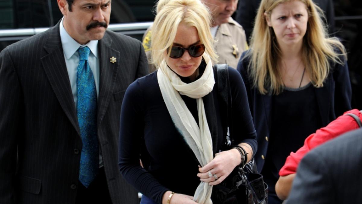 Lindsay Lohan: „Paparazzii mi-au ruinat viaţa”.