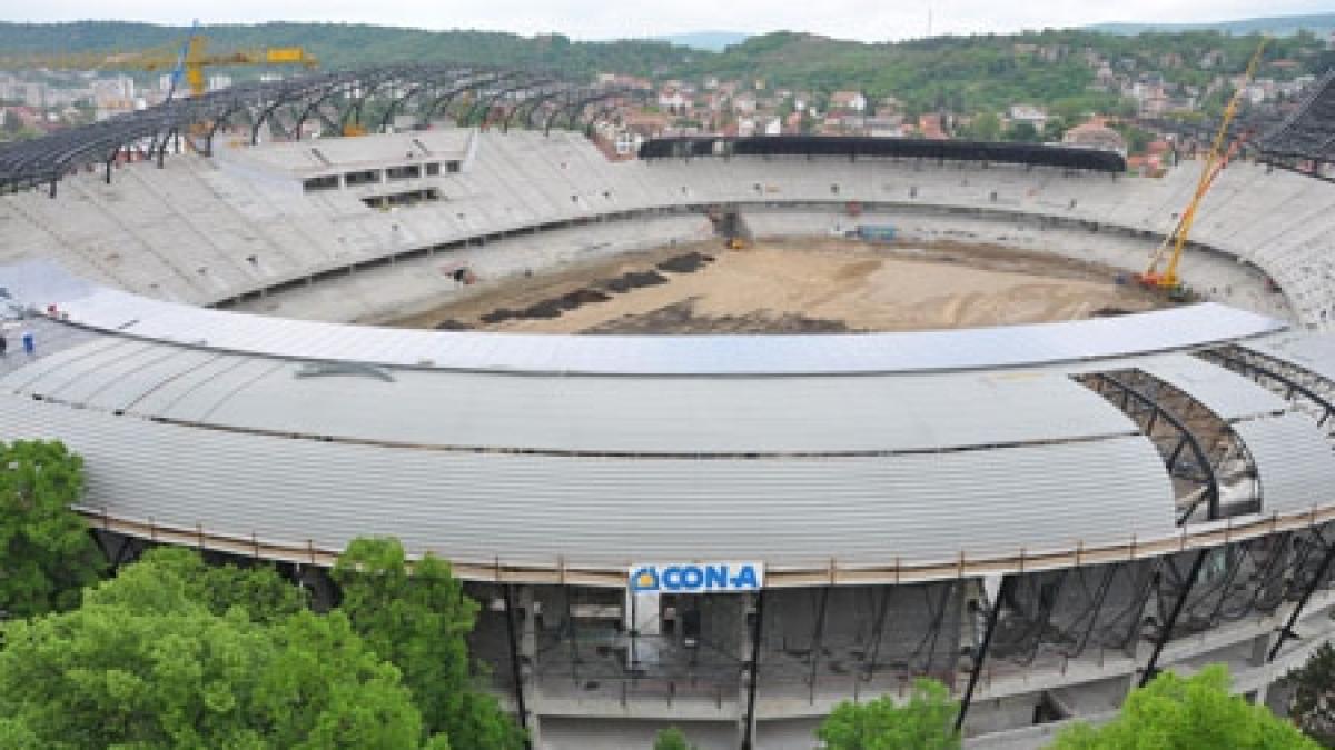 A început montarea gazonului la "Cluj Arena".
