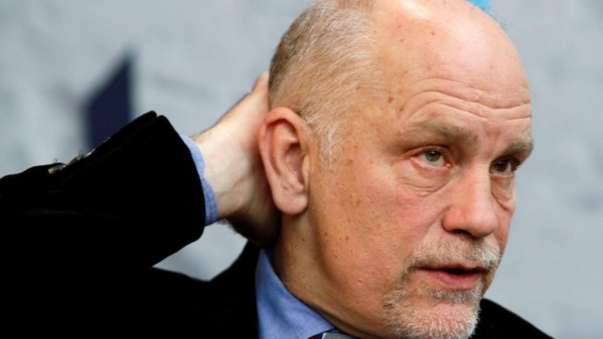 John Malkovich, jefuit la Praga.