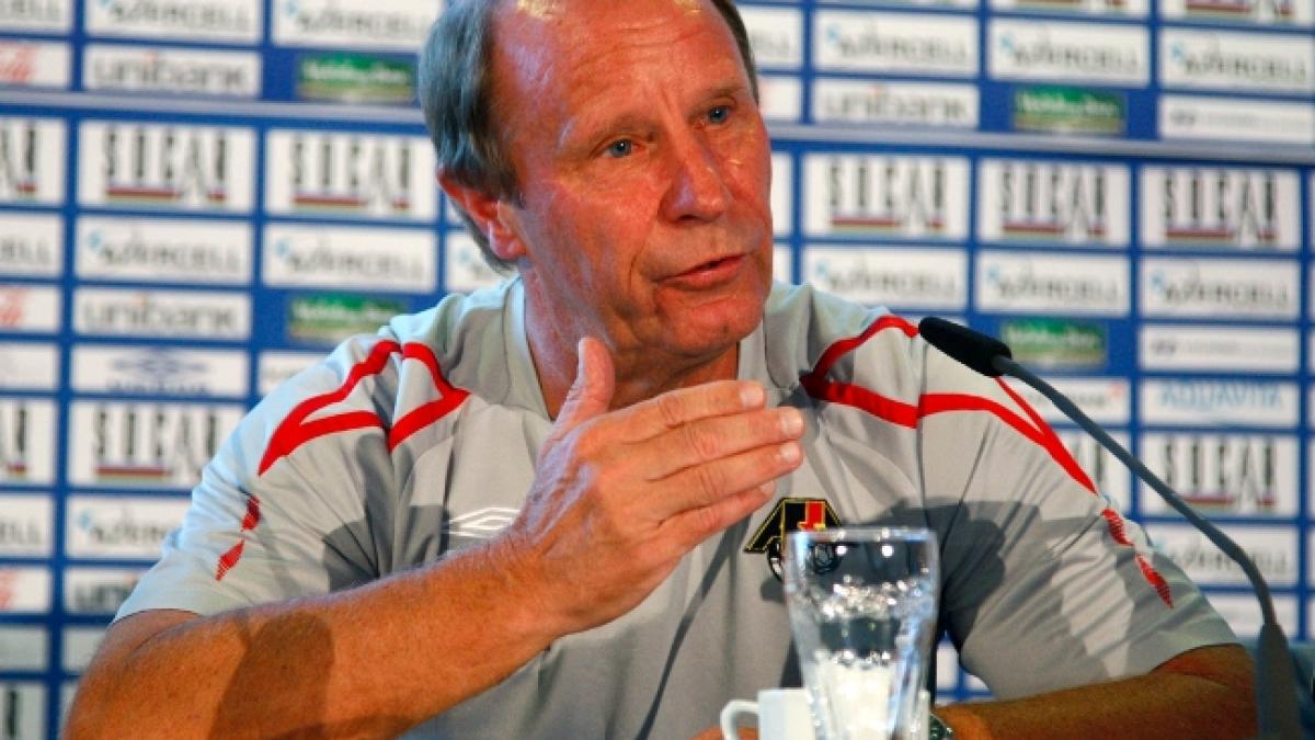 Scandal în Azerbaidjan: Berti Vogts a fost bătut de trei fani!.